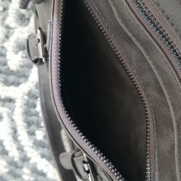 Ardene Cross Body Purse ❤Metallic Grey ❤ - Picture 5 of 8